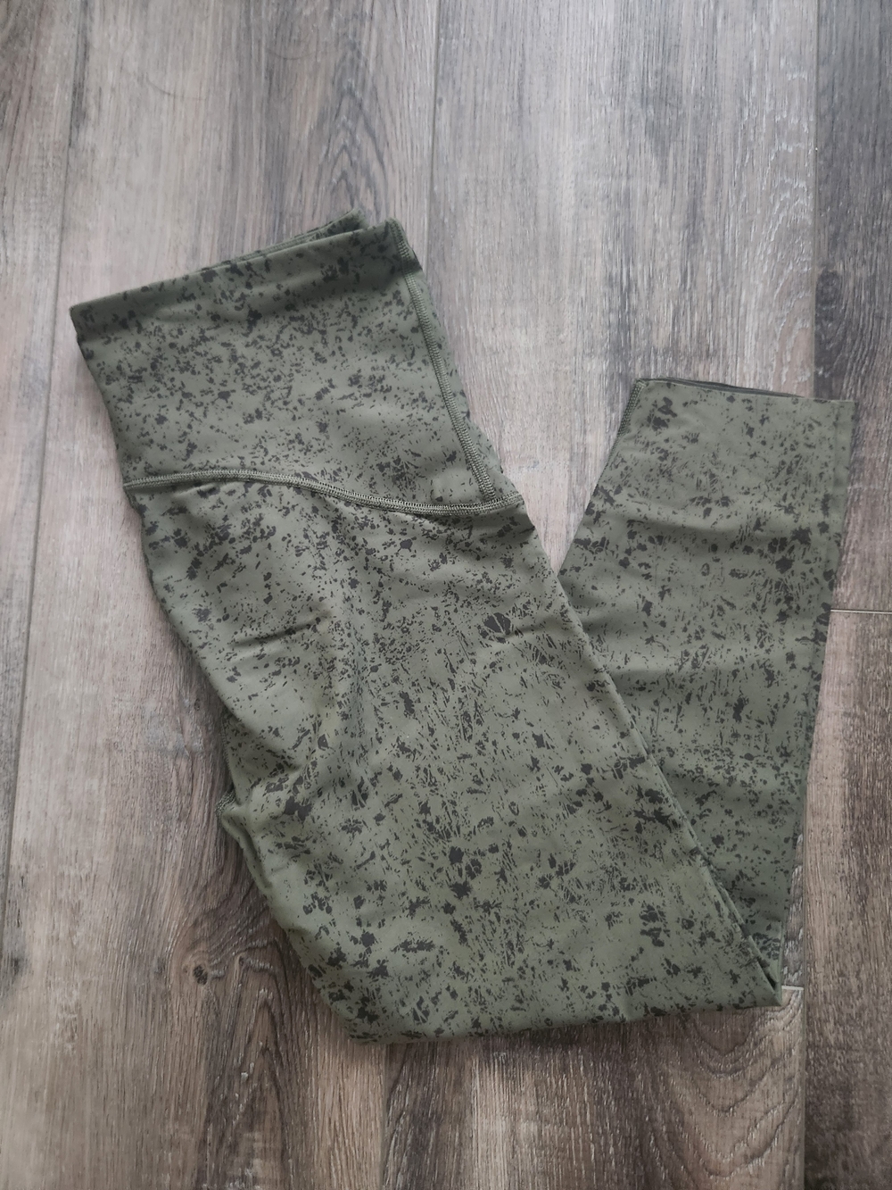 Spanx Booty Boost 7/8 🫒 Olive Green and Splatter
